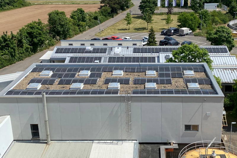 PV-Anlage auf den Dächern des Klärwerks in Ketsch